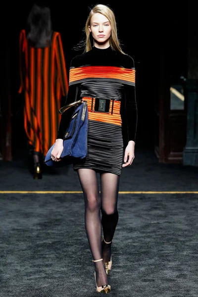 Look 19
